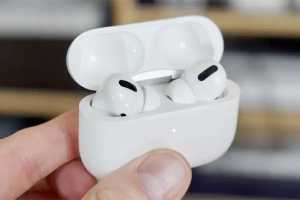 Oh well, Adaptive Transparency for first-gen AirPods Pro in iOS 16.1 is a bug