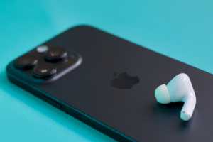 Reverse wireless charging might come to the iPhone