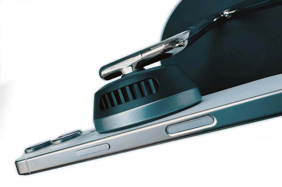 Anker Prime 3 in 1 Wireless Charging Station fan