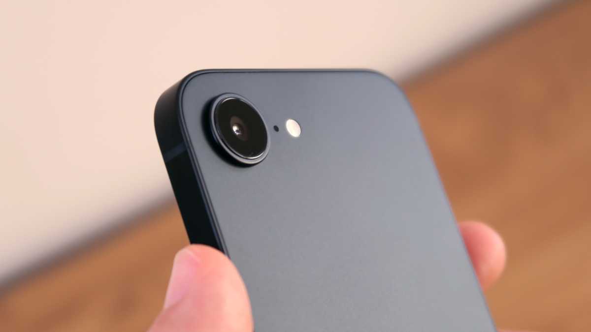 Apple iPhone 16e REVIEW camera