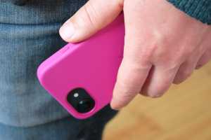 Apple warns iPhone owners of widespread mercenary spyware attack