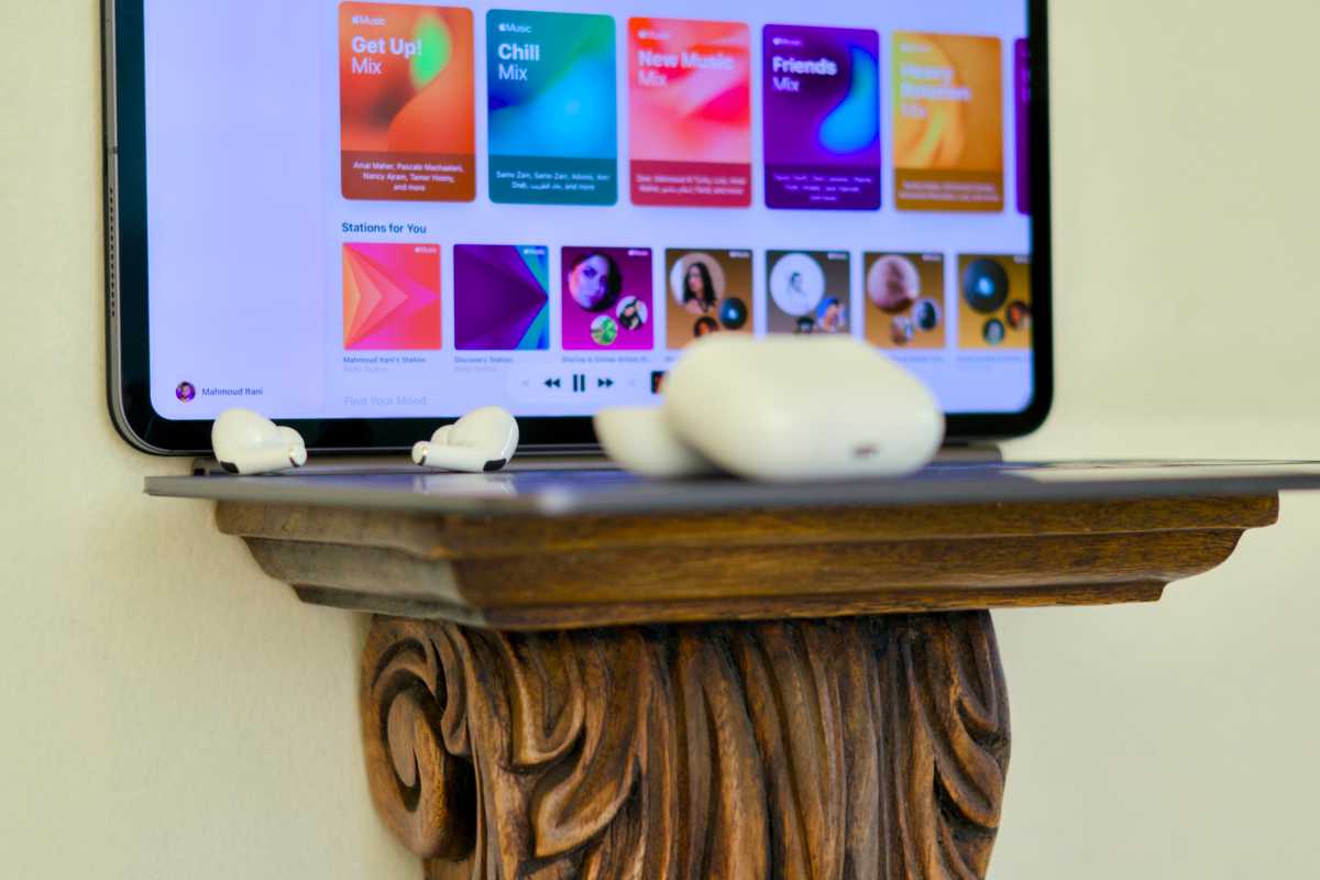 iPad Apple Music AirPods