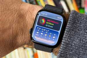 Grab a new Apple Watch Series 9 while you still can&mdash;and save $70