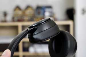 Apple&rsquo;s rumored over-ear headphones might have swappable earpads, touch controls