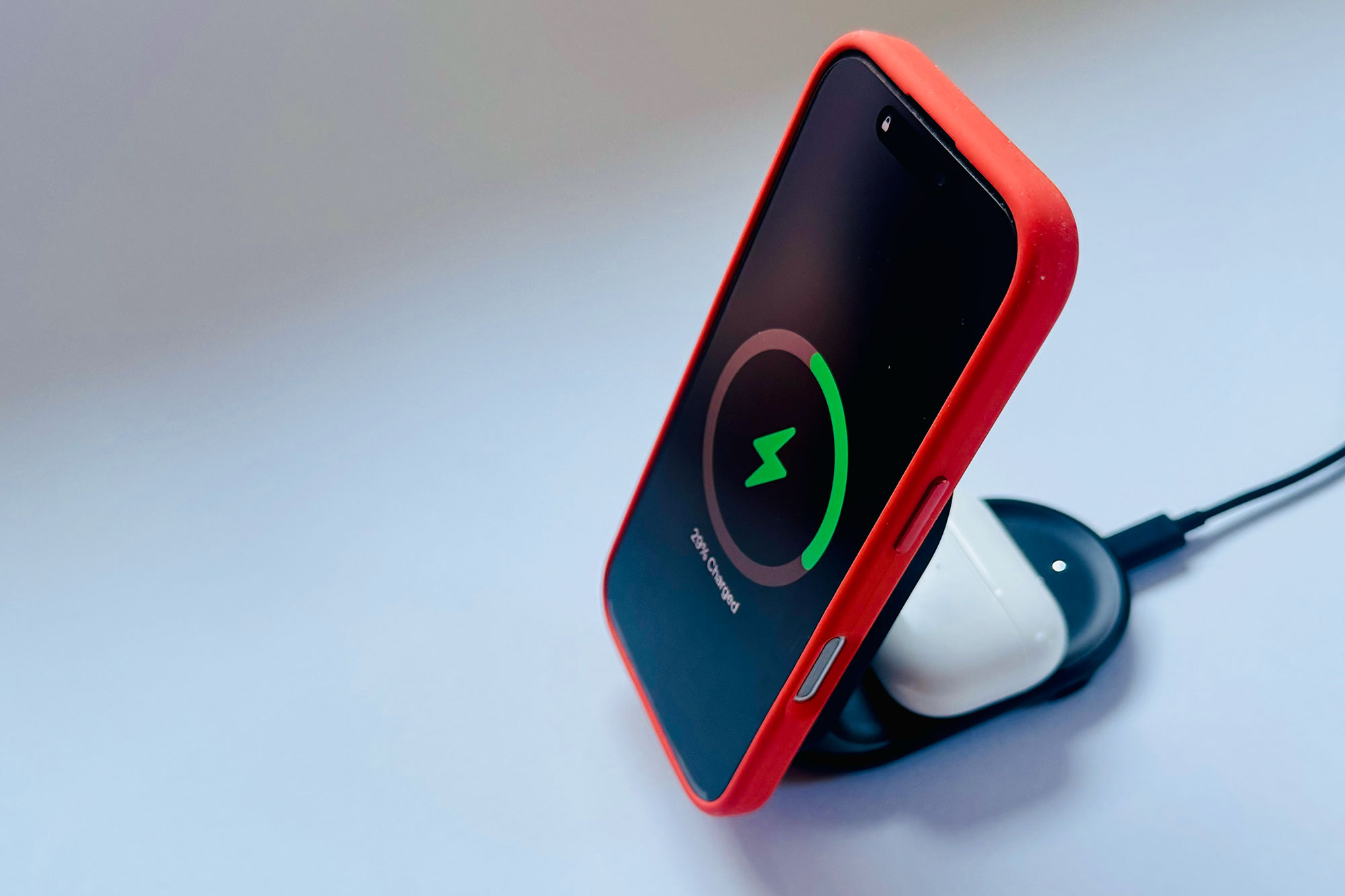 Belkin UltraCharge 2-in-1 25W Magnetic Charger &ndash; Fast 2-in-1 portable magnetic charger