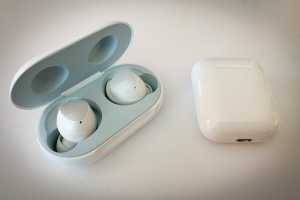 Samsung’s Galaxy Buds vs. Apple’s AirPods: How do they compare on an iPhone?