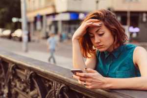 How to delete spam calendar events on iPhone