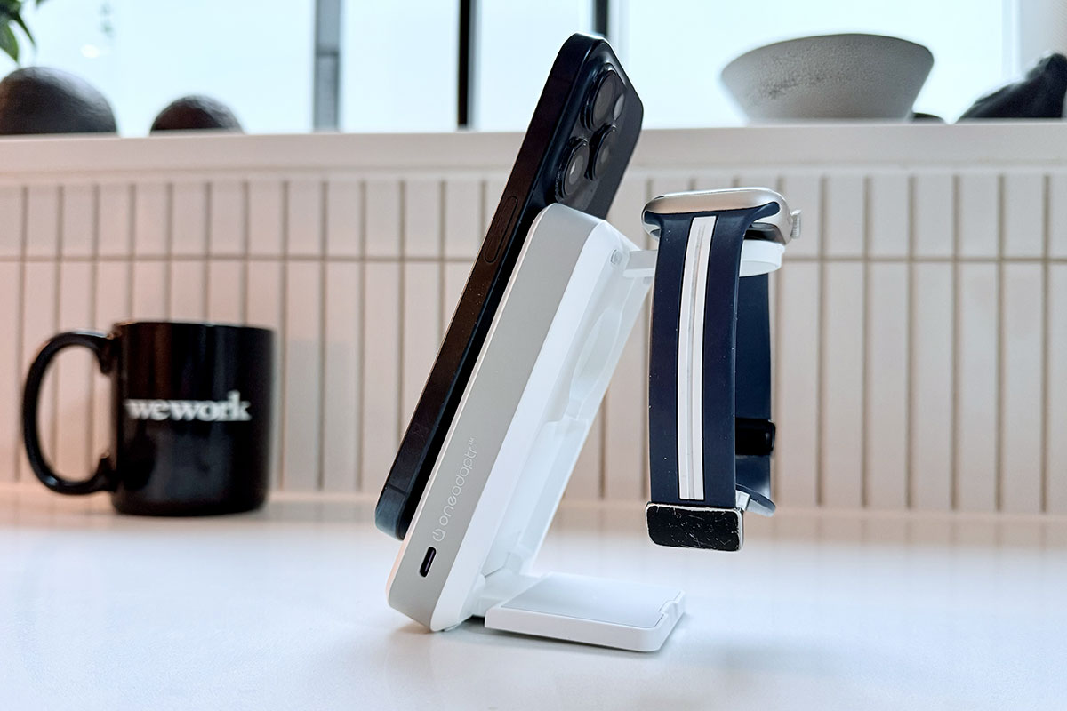 OneAdaptr OneGo &ndash; Best 3-in-1 Apple Watch travel power bank