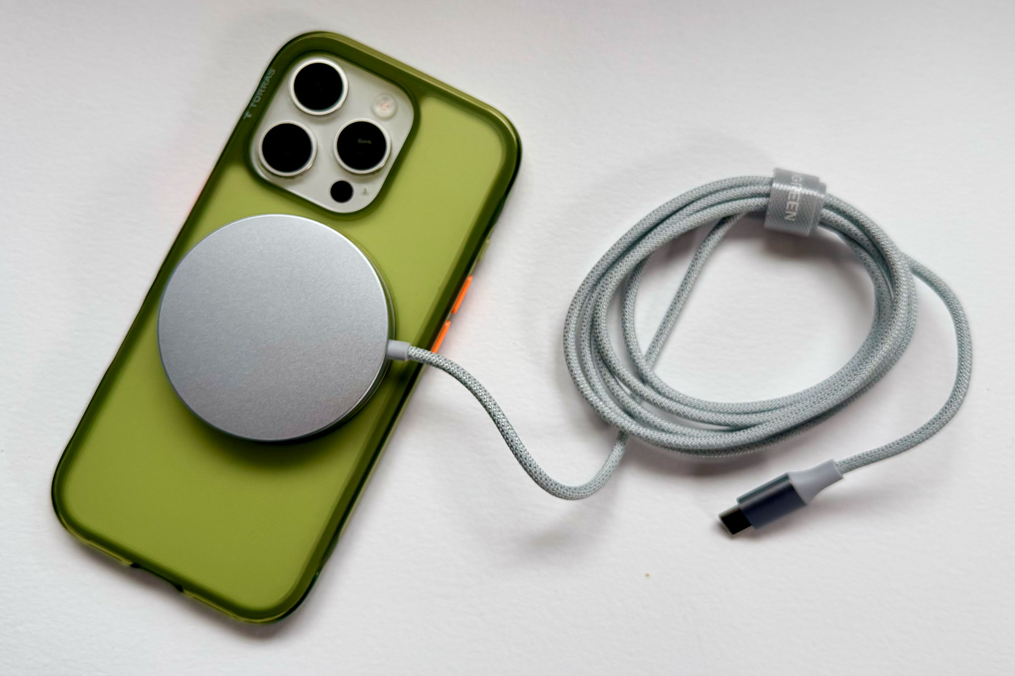 Ugreen MagFlow Magnetic Wireless Charging Pad 25W &ndash; Alternative simple 25W MagSafe charger