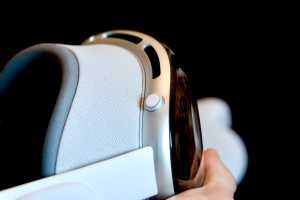 Apple Vision Pro: What do the top button and Digital Crown do?